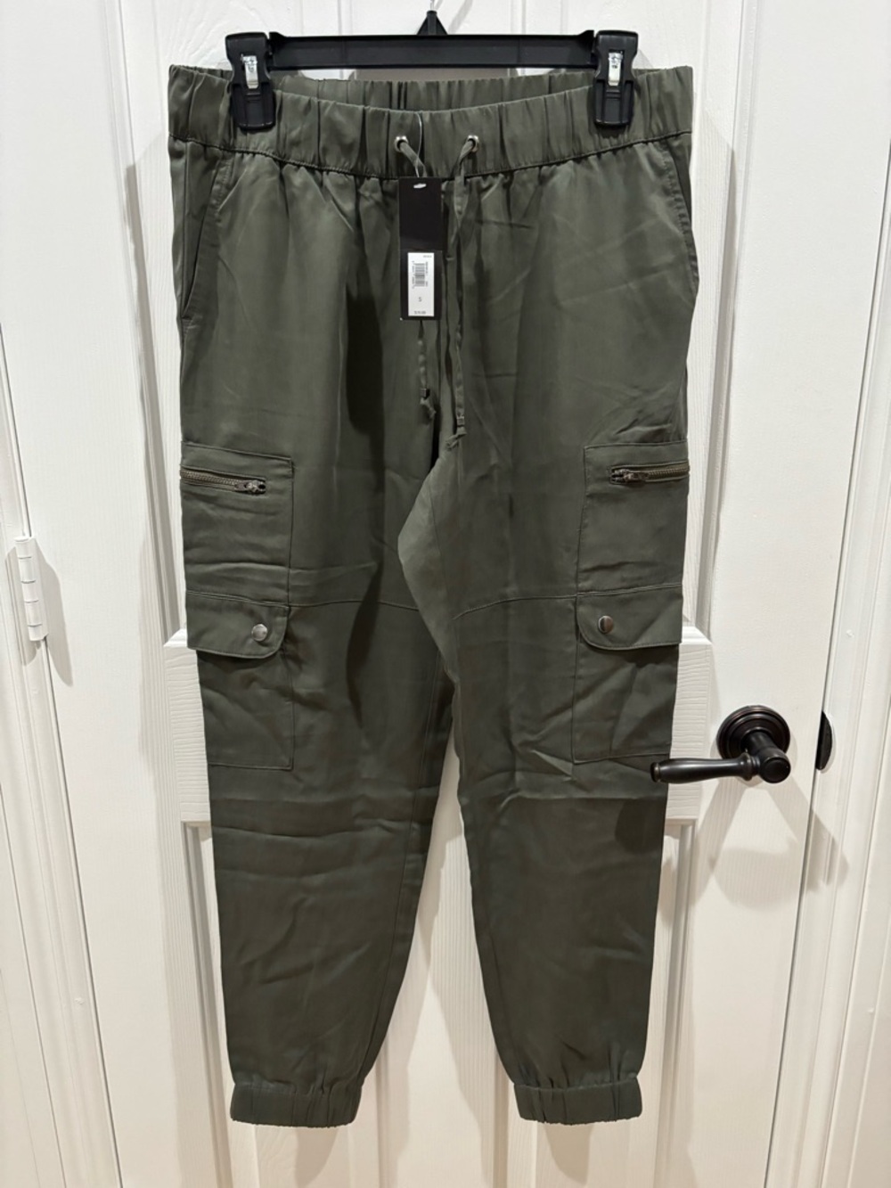 NWT Banana Republic Women’s Olive Green Cargo Jogger  - Casual Utility Style